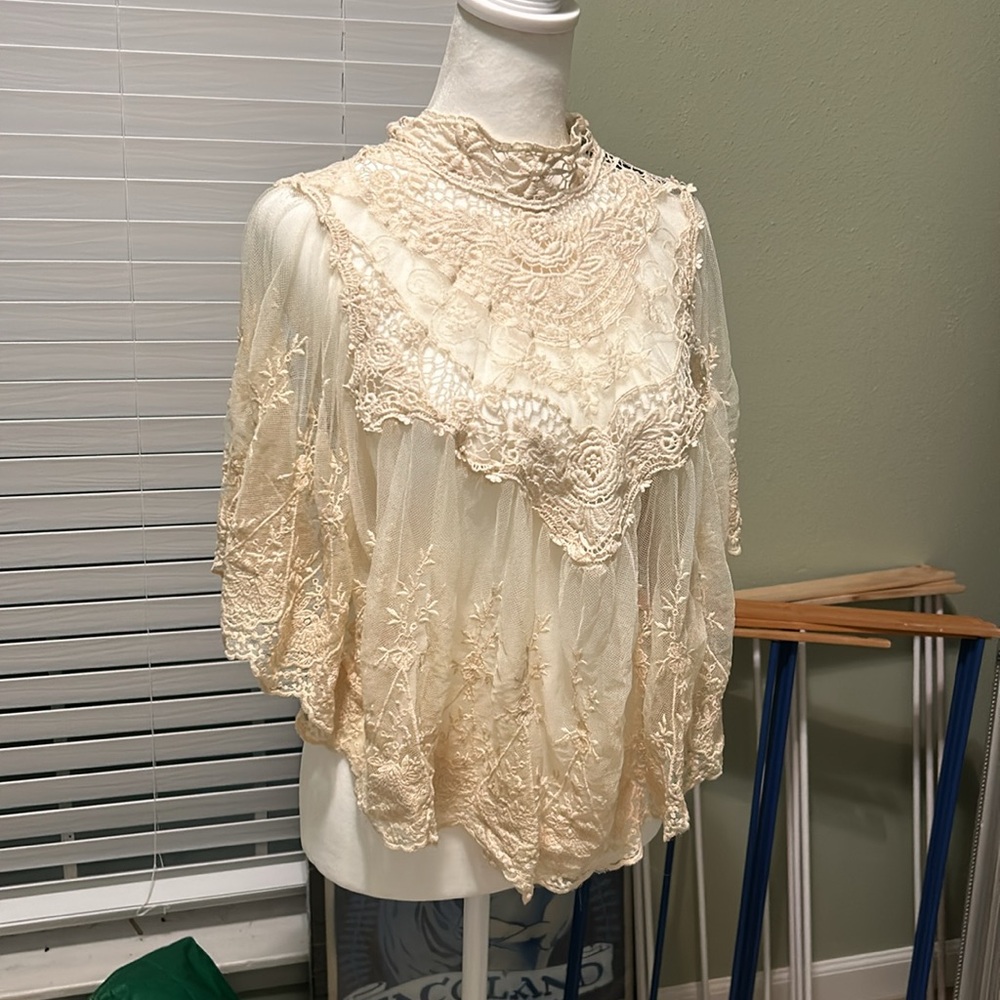 Ark & Company ModCloth cream lace shawl/collar top L